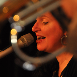 Alexandra Fischer:
* Piano * Orgel * Gesang * ... und ois vom Feinsten
... und hier kommen Sie direkt zu meiner Präsentation. Alexandra Fischer:
* Piano * Orgel * Gesang * ... und ois vom Feinsten
... und hier kommen Sie direkt zu meiner Präsentation.